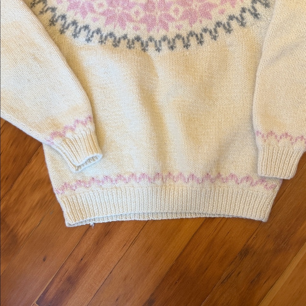 Vintage Handknit Eddie Bauer 100% Wool Fair Isle Sweater Sz L White Pink 1990 - Picture 4 of 10